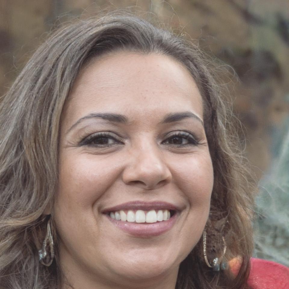 Portrait of Rhiannon Desrochers