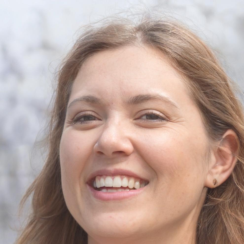 Esmée Vaillancourt headshot